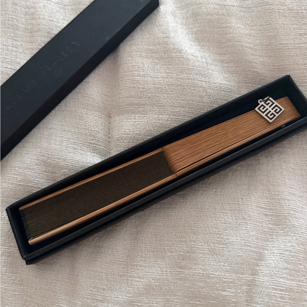 NEW Givenchy Logo Patterned Fan - Picture 2 of 3